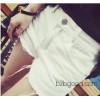 The new white hole buckle worn loose slim denim shorts shorts