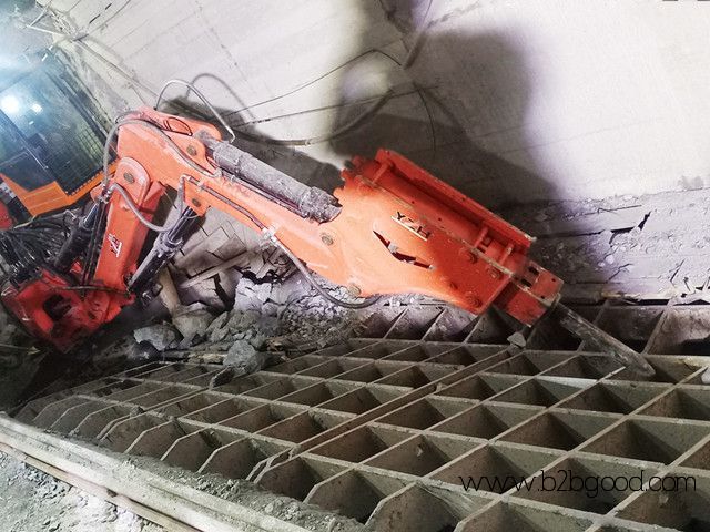 pedestal breaker booms