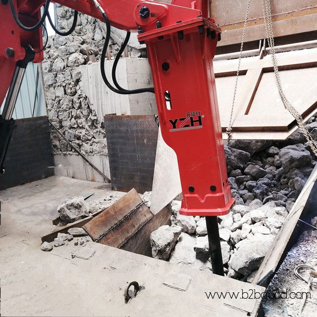 static rockbreaker boom system
