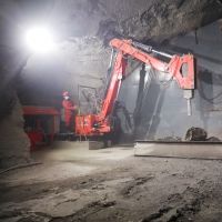 Pedestal type boom rock breaker system