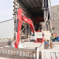 YZH WHC860 Breaker Booms